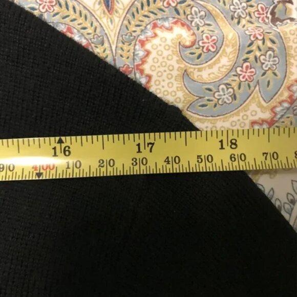 Calvin Klein 100% Merino Wool V-Neck Sweater - Picture 8 of 9